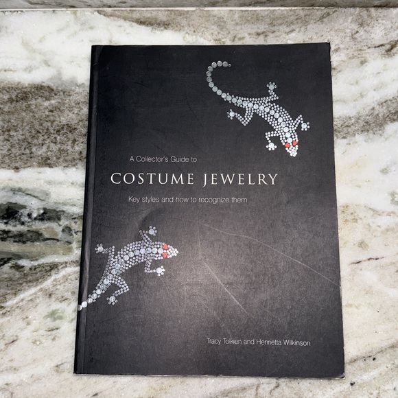 A Collector’s Guide to Costume Jewelry: Key Styles & how to Recognize them - Picture 2 of 9